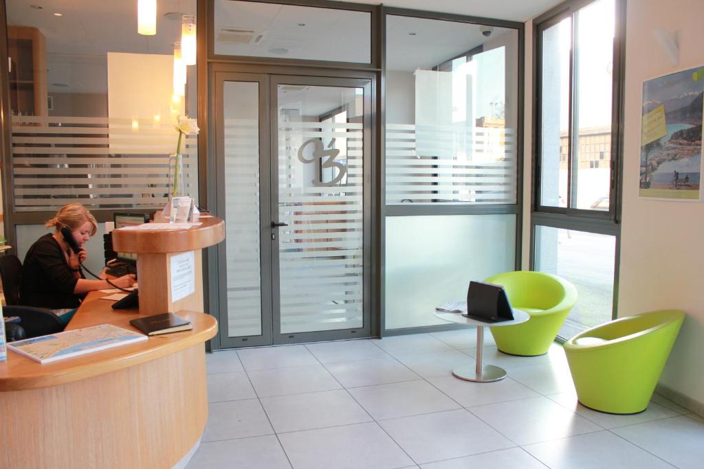 Esatitude Hotel Nice — hall d'accueil